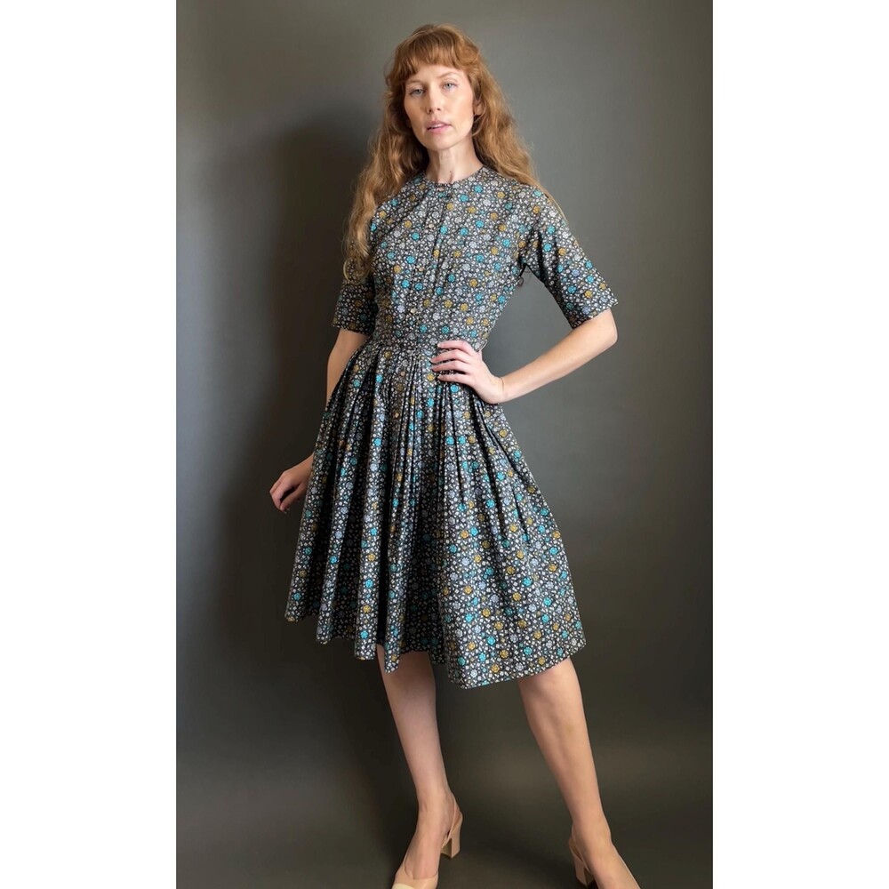 Vintage 1960s Ellen Tracy Novelty Print Short Sleeve Shirtwaist Dress, small